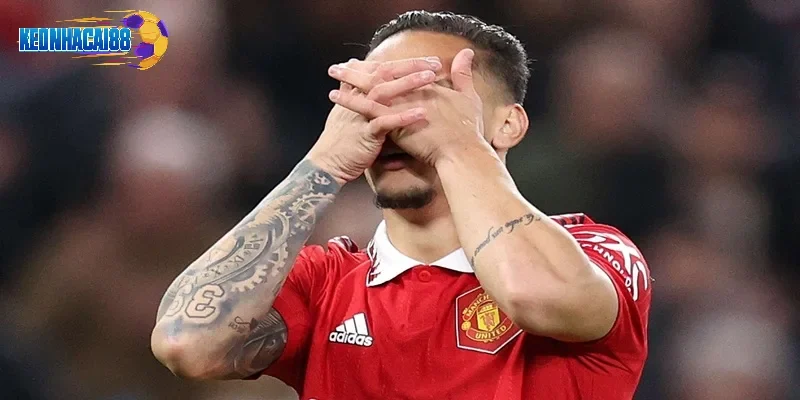 Phong độ thi đấu thiếu hiệu quả khiến anh thường xuyên nhận chỉ trích.