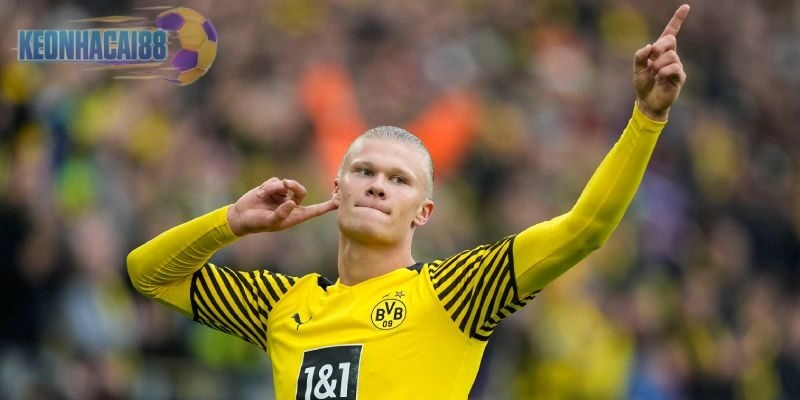 Haaland là sát thủ có số má trong hai năm đầu quân cho Dortmund