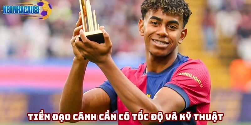 Tiền đạo cánh cần có tốc độ và kỹ thuật cá nhân tốt